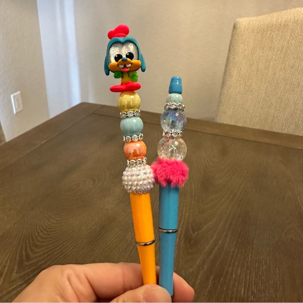 Disney‎ Neon Goofy Doorables Set of 2 Beaded Pens Refill Ink